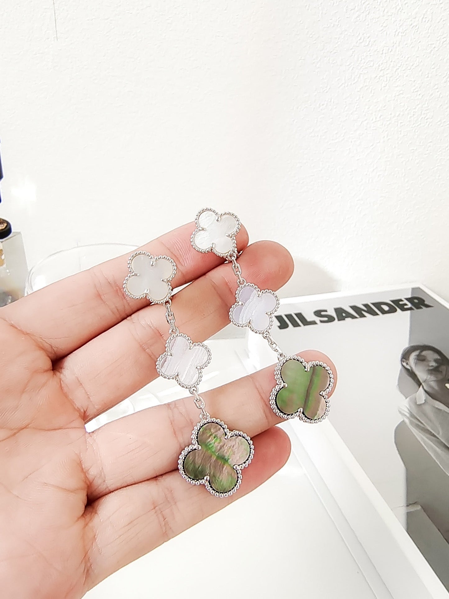 [AuraEcho]CLOVER 3 MOTIFS CHALCEDONY DARK MOP SILVER EARRINGS