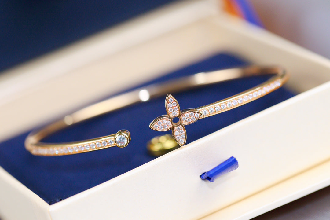 [AuraEcho]IDYLLE PINK GOLD OPEN BRACELET DIAMOND PAVED
