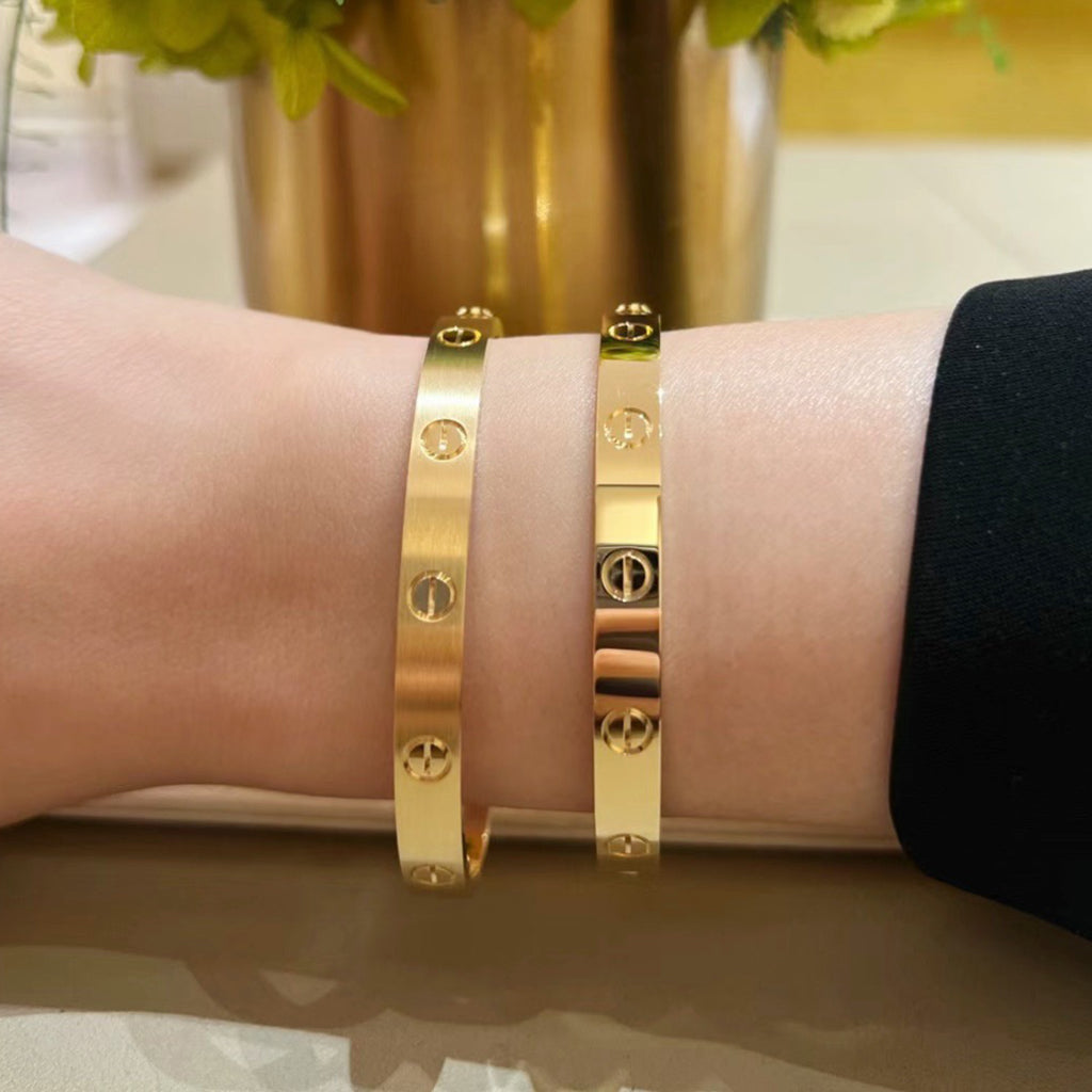 [AuraEcho] LOVE Brushed & Lucky Spring Butterfly 5-Motif Bracelet Stack Set
