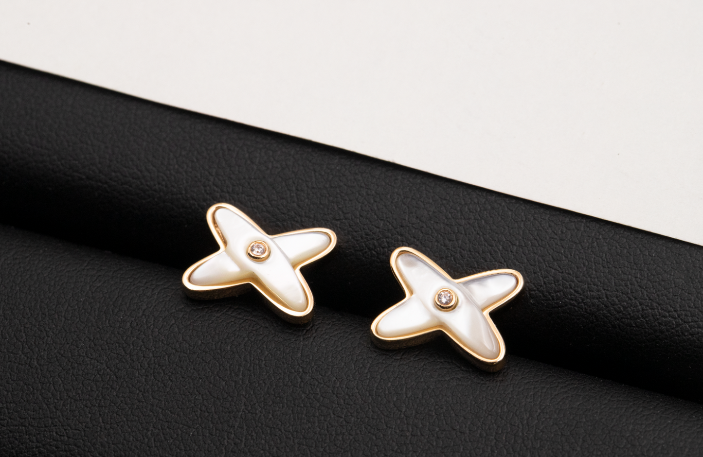 [AuraEcho]JEUX DE WHITE MOP PINK GOLD DIAMOND EARRINGS