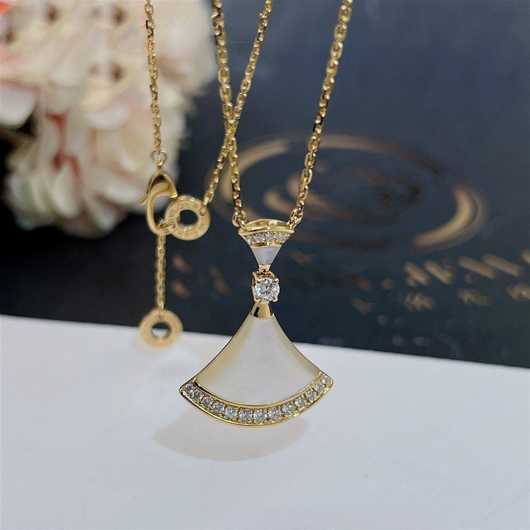 [AuraEcho]DREAM NECKLACE MOP GOLD DIAMOND
